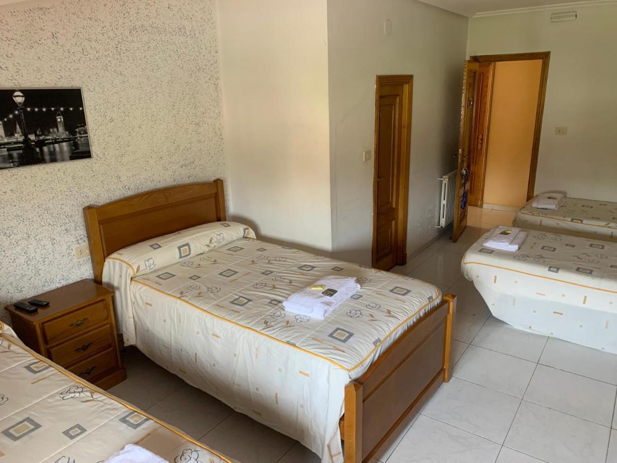 Hostal Sequeiros San Ciprian de Vinas Ngoại thất bức ảnh