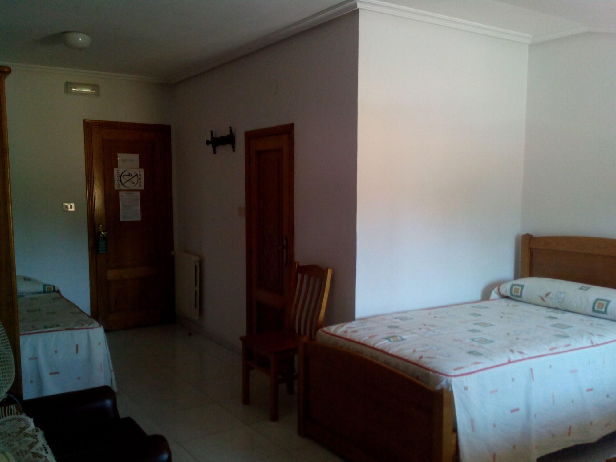 Hostal Sequeiros San Ciprian de Vinas Ngoại thất bức ảnh