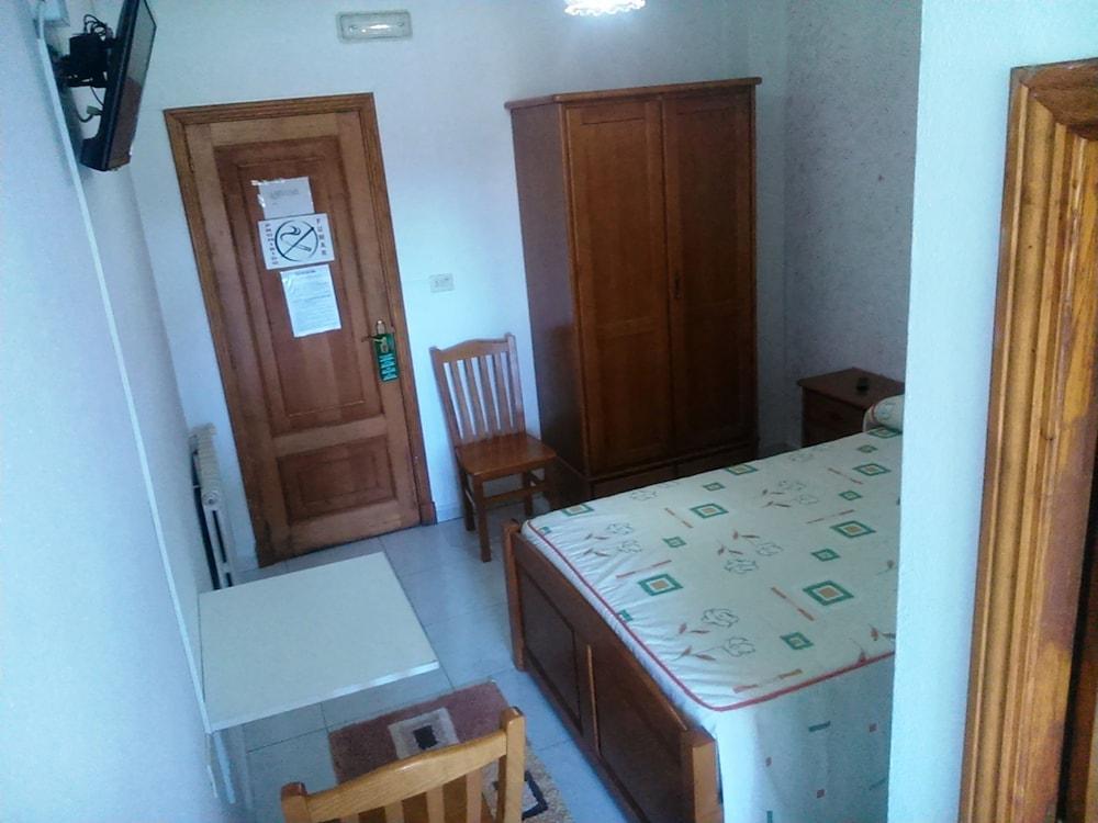 Hostal Sequeiros San Ciprian de Vinas Ngoại thất bức ảnh